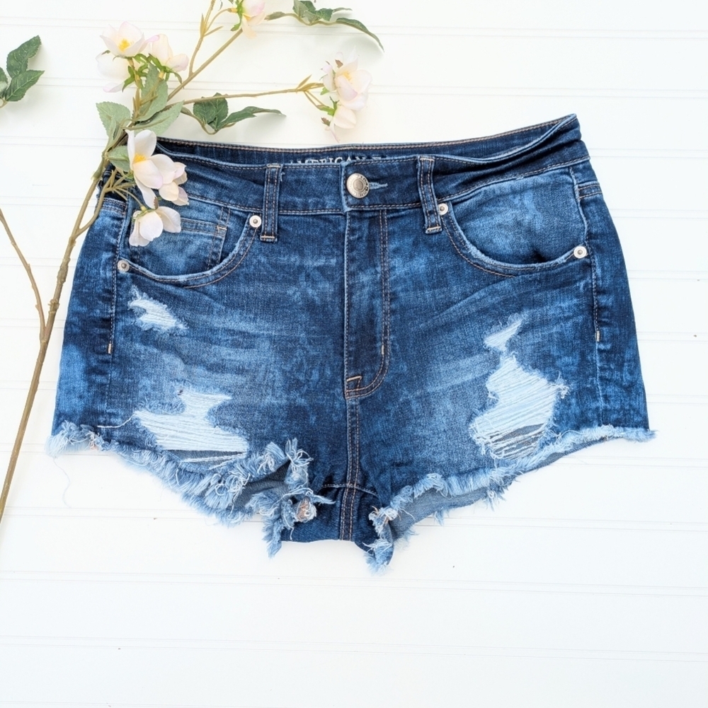 AEO Distressed Hi-Rise Shortie